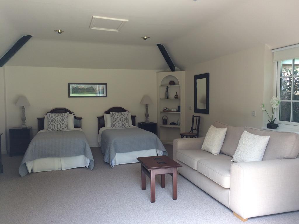 Little Manor Bed & Breakfast เชลเทนแฮม ภายนอก รูปภาพ