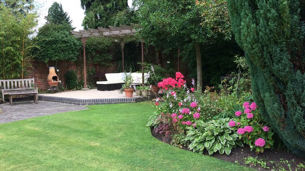 Little Manor Bed & Breakfast เชลเทนแฮม ภายนอก รูปภาพ