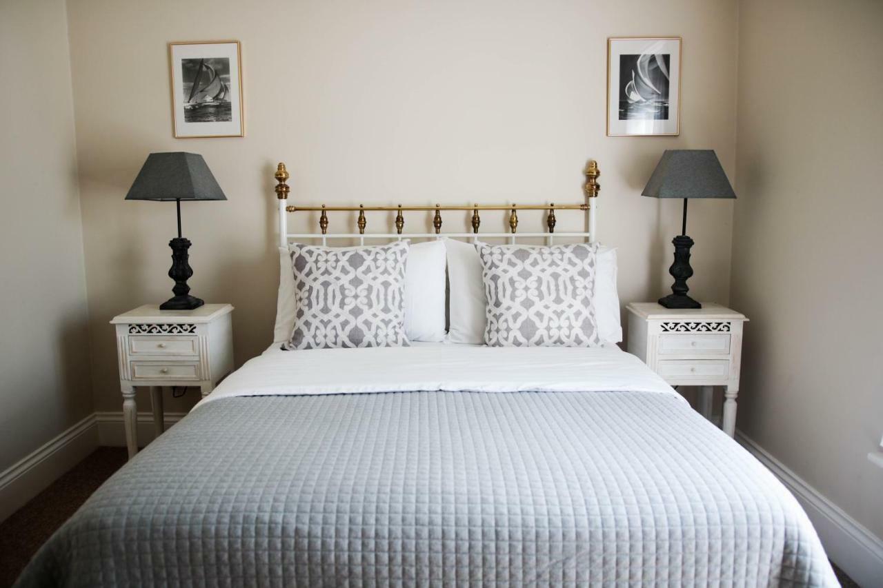Little Manor Bed & Breakfast เชลเทนแฮม ภายนอก รูปภาพ