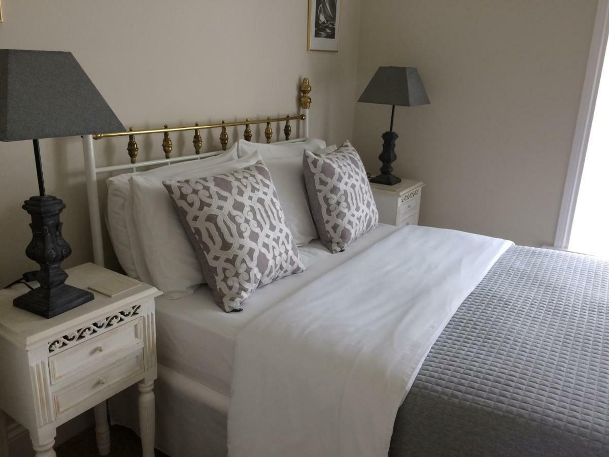 Little Manor Bed & Breakfast เชลเทนแฮม ภายนอก รูปภาพ